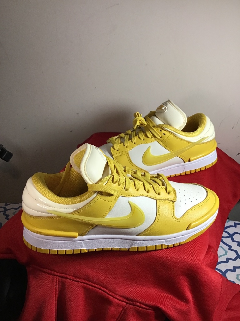 🔥😎Nike’s women’s Dunk Low Twist, VivicSulfur, size 9, no box, mint condition🦋